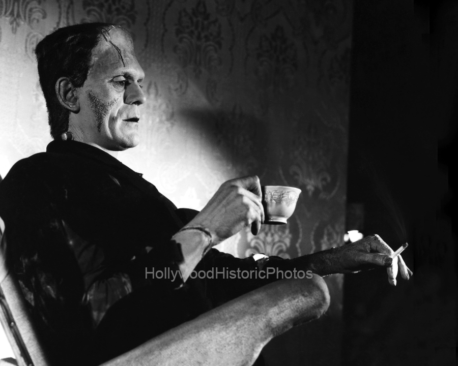 Boris Karloff 1935 2 On the set of The Bride of Frankenstein wm.jpg